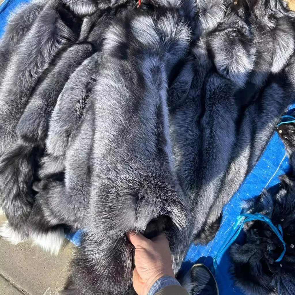 Real Natural Silver Fox Fur Skin Soft Tanned Animal Fur Raw Material for Fur Garments